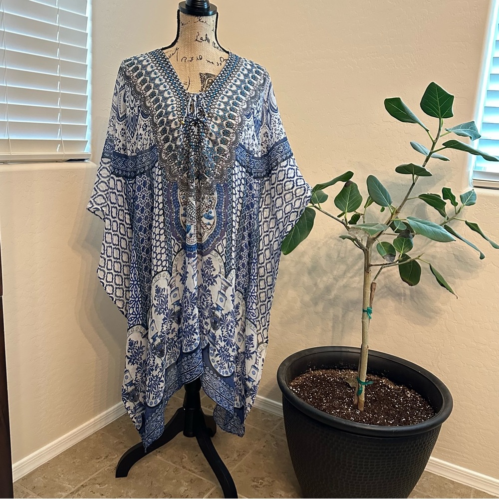Elegant Blue and White Patterned Kaftan